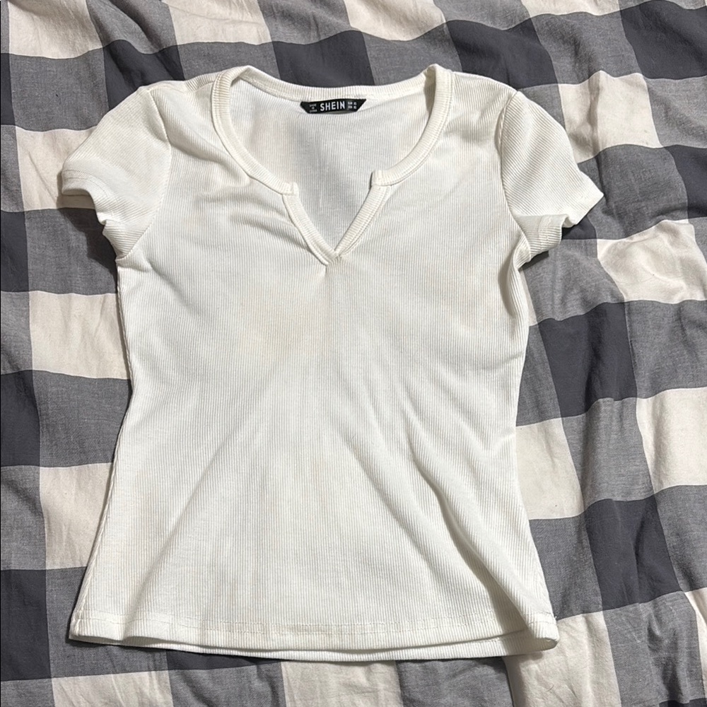 SHEIN Cream/off-white Ribbed V-Neck Tee